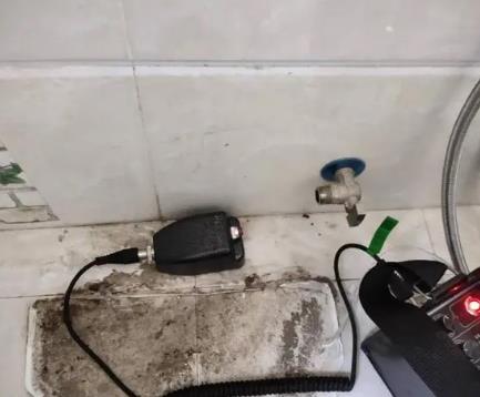 大安屋顶漏水维修公司分享下卫生间漏水的危害及解决方法